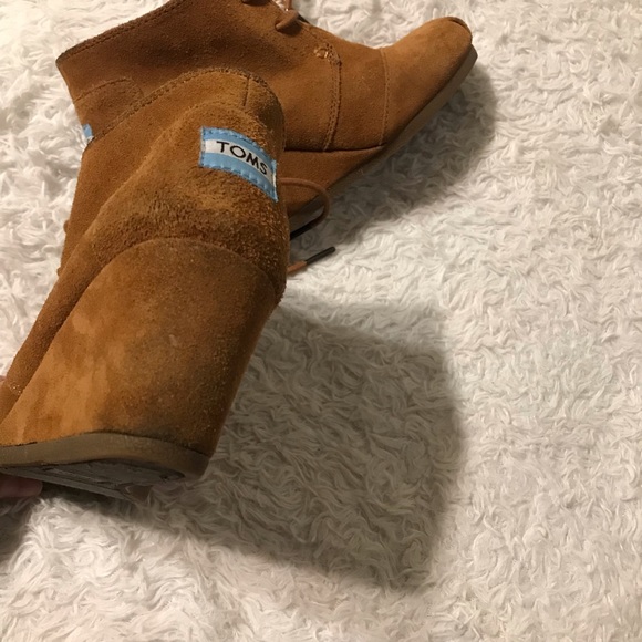 TOMS Suede Wedge Shoes 6 - Picture 12 of 12